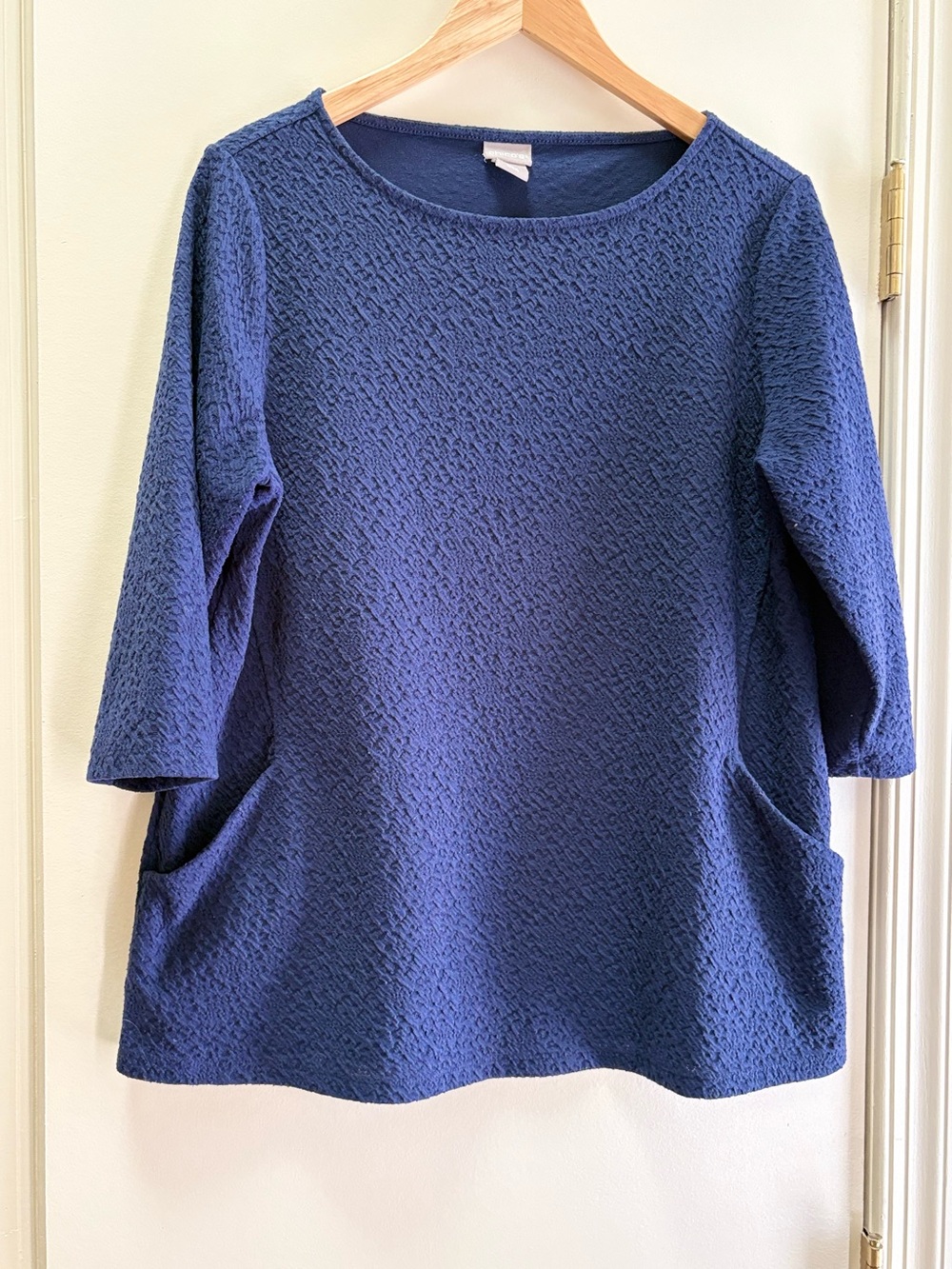 Chico’s Navy 3/4 Sleeve Textured Pocket Tunic Top